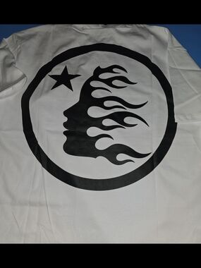 🔥 Hellstar Graphic Tee 🔥
✨ BRAND NEW W/ TAGS + BAG ✨